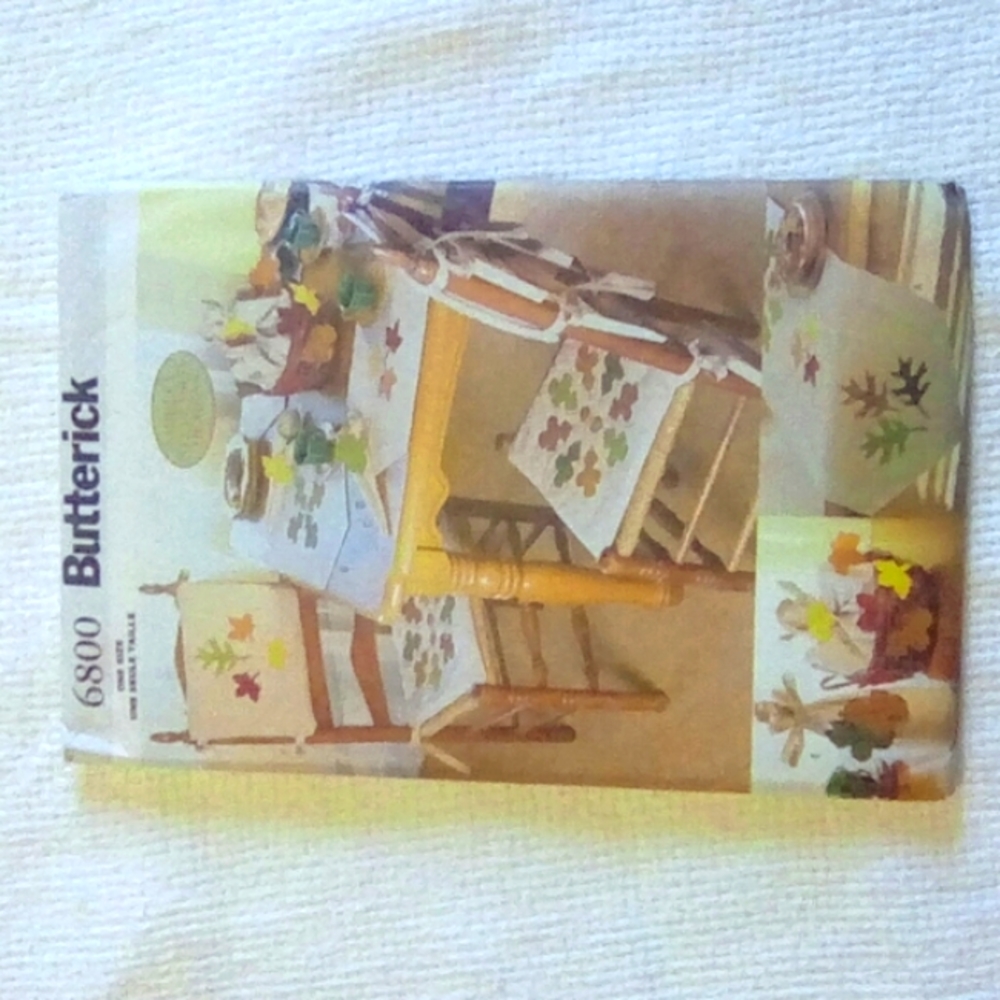 Vintage Butterick Fall table top w/leaf appliques